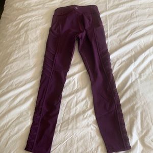 New LULU leggings with large side pockets!